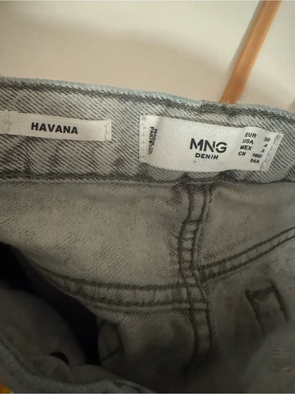 MNG Denim Havana Straight Leg Jeans – Women’s US 4 – Light Gray Acid Wash – Raw